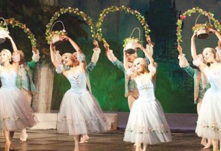 Балетчид шинэ гоёлтой болно